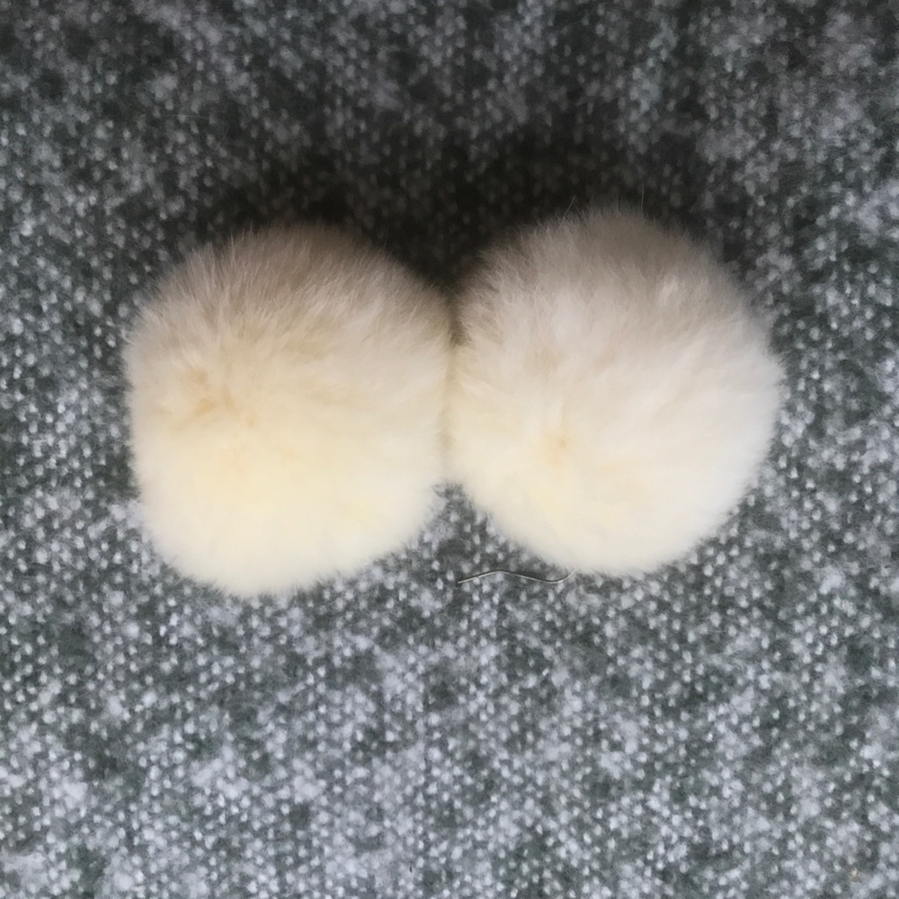 fluffy cream/white earrings - Picture 1 of 2